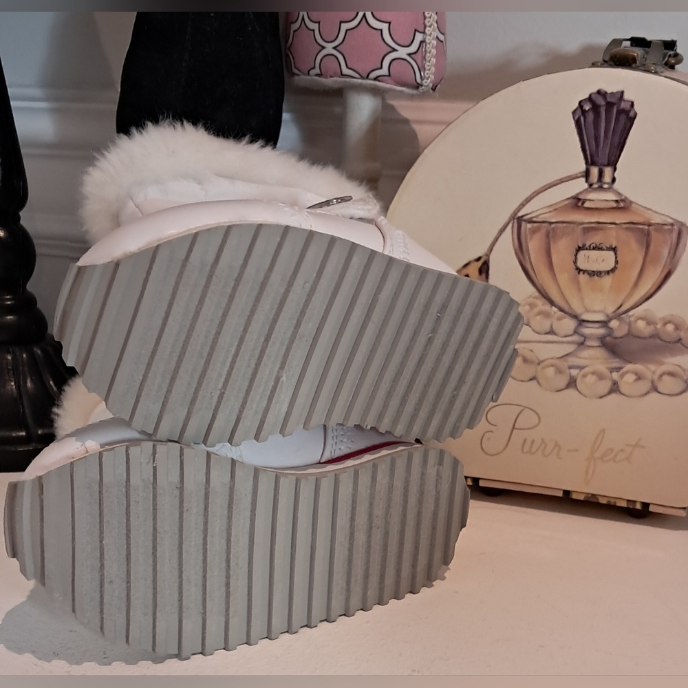 DKNY Wite and Pink Kids Winter Boots Size 5 NWOT - Picture 5 of 8